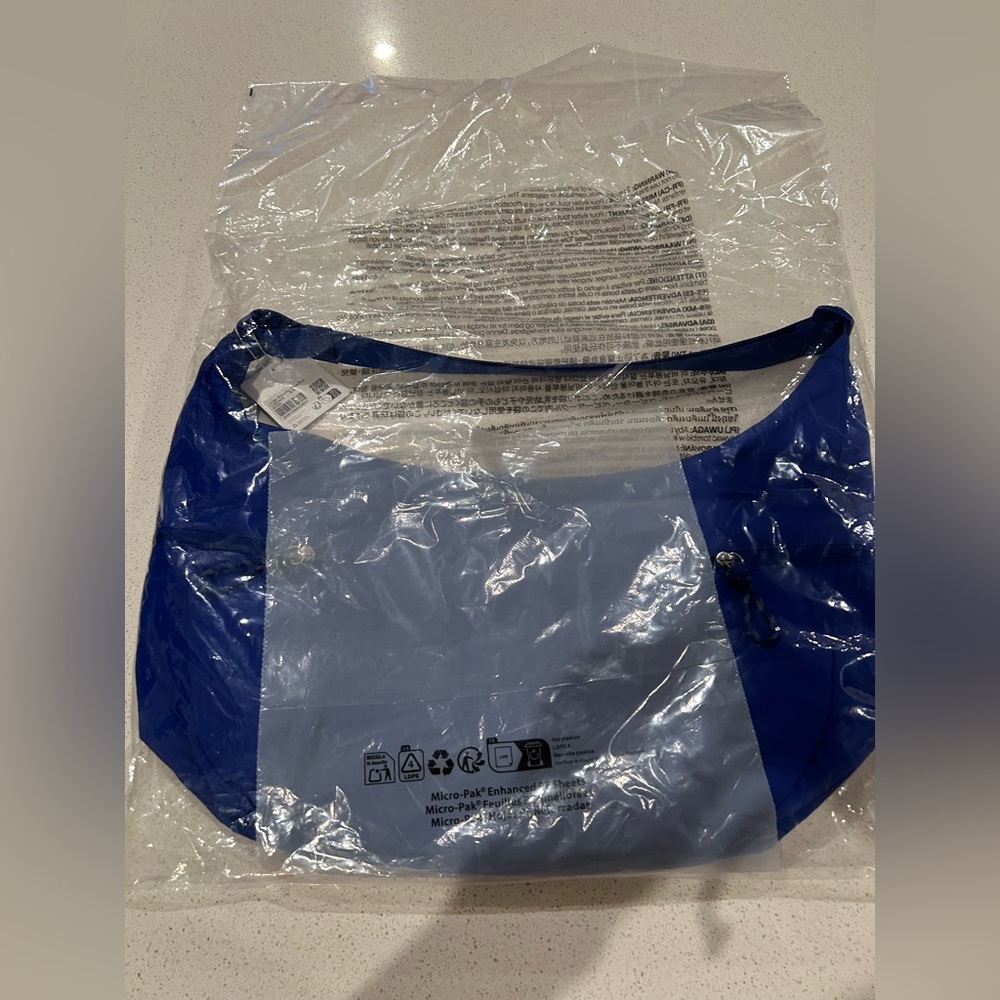 Lululemon Large Slouchy Sling Bag 13L- Riverside color (not available anymore) - Picture 4 of 12